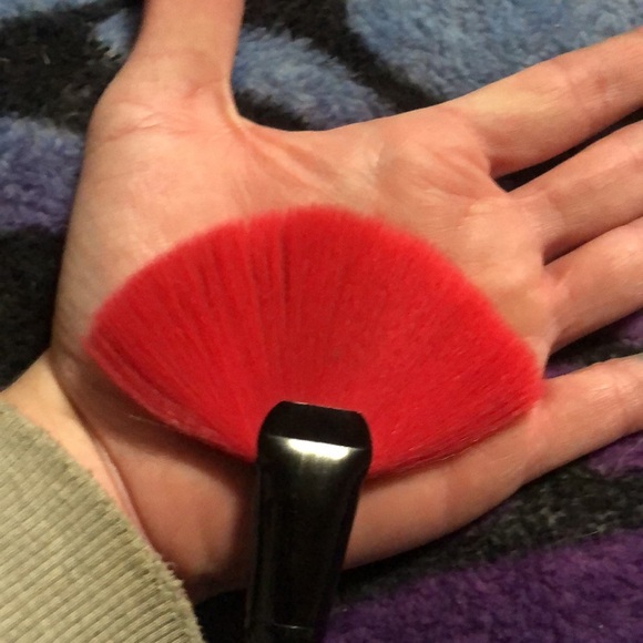 Fluffy large highlighter brush - Picture 3 of 3
